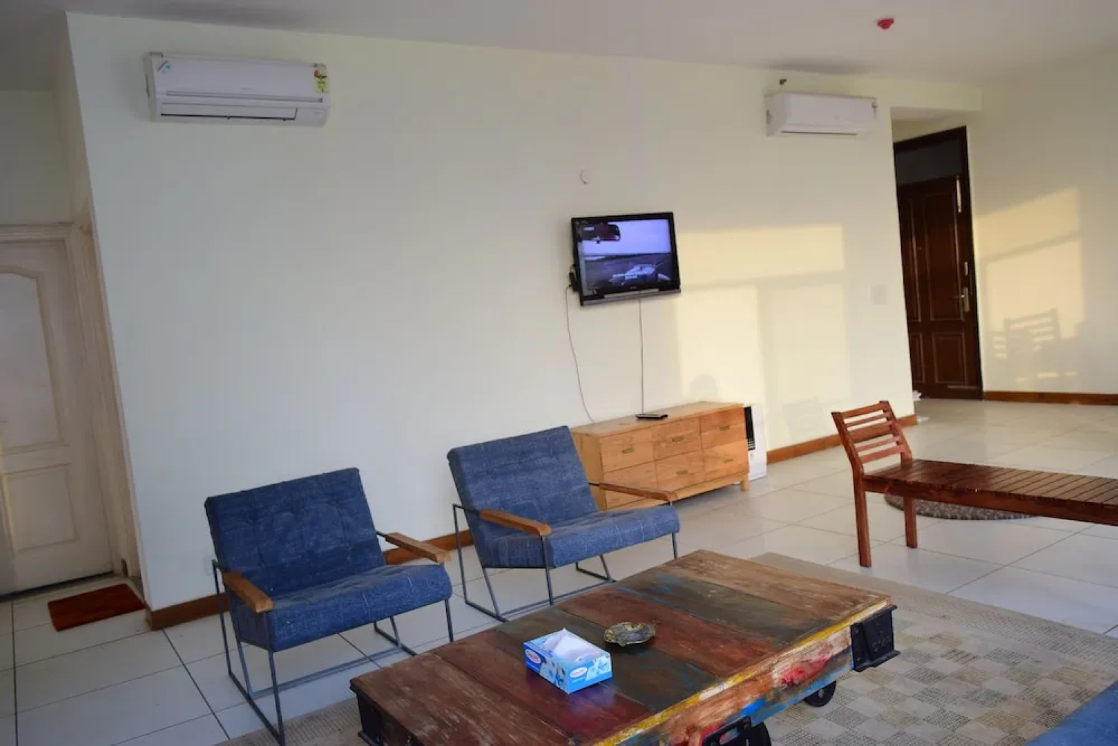 Vehomes Spacious Condo in Greater Noida