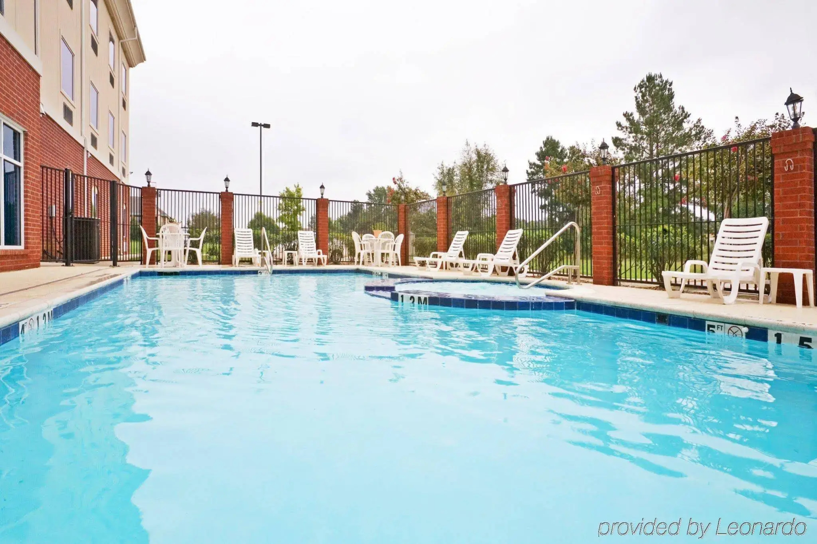 Holiday Inn Express & Suites New Boston by IHG