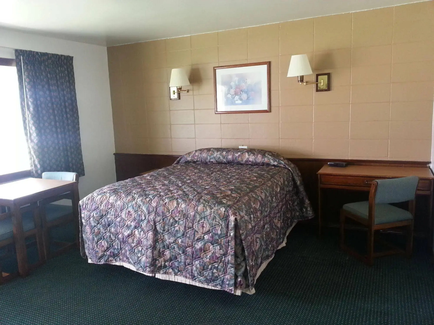 Spinning Wheel Motel