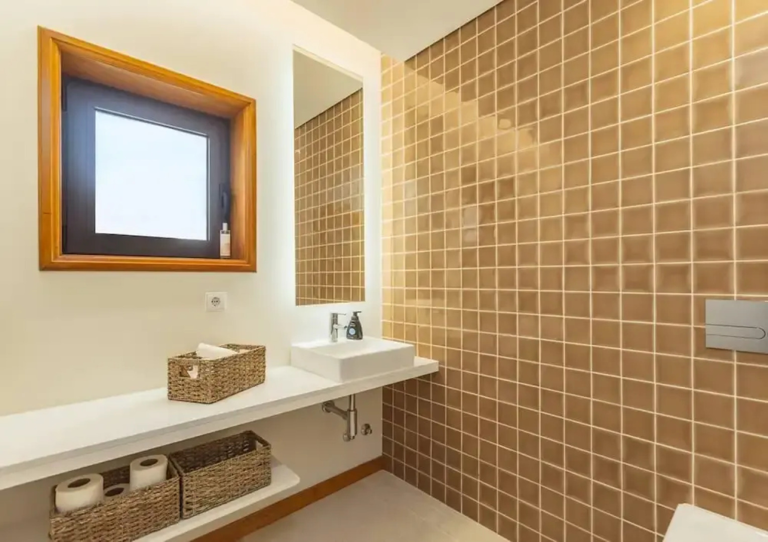 Stunning 6-bed House in Brito, Guimaraes