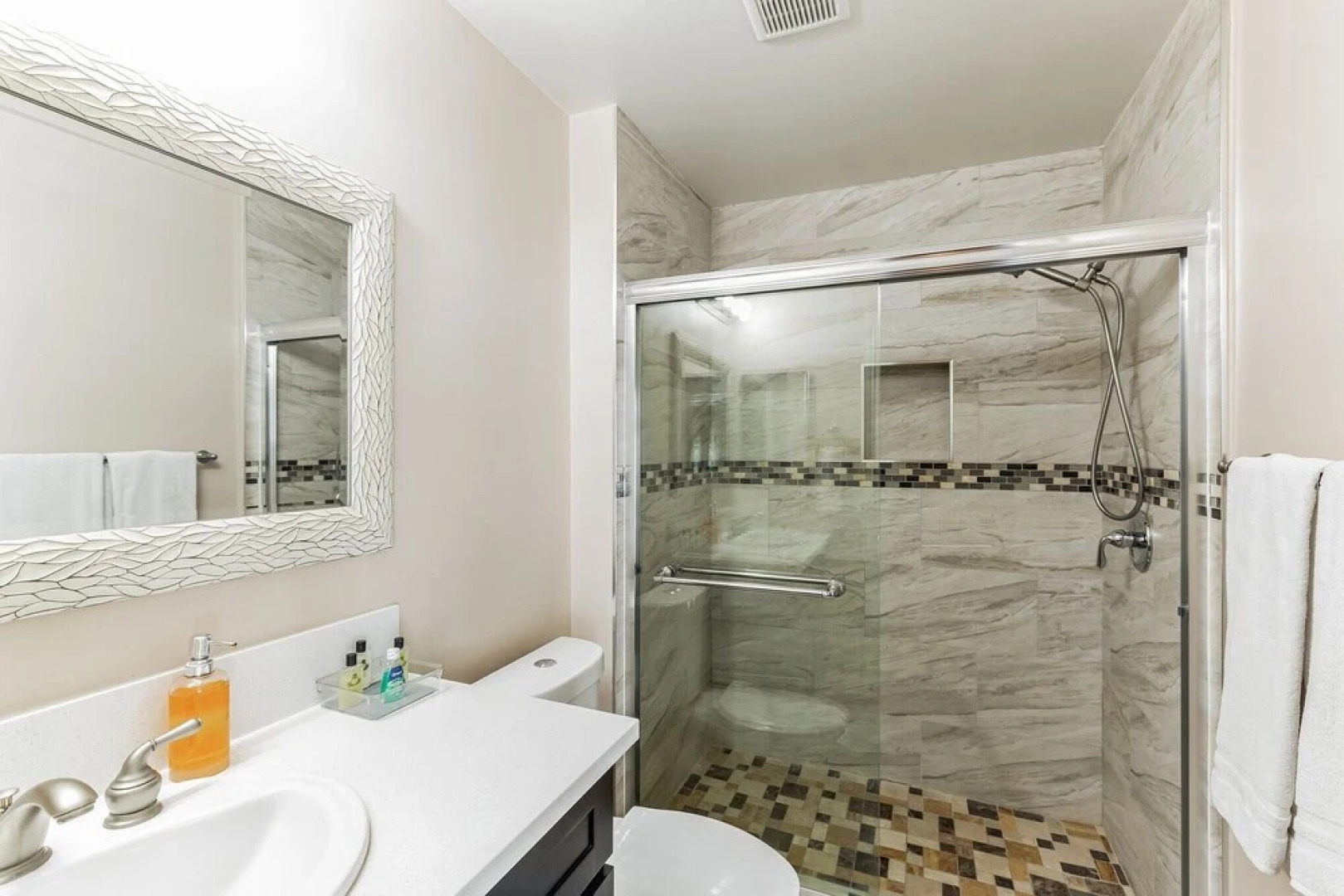 Desert Oasis Getaway 5 Bedroom Home by Redawning