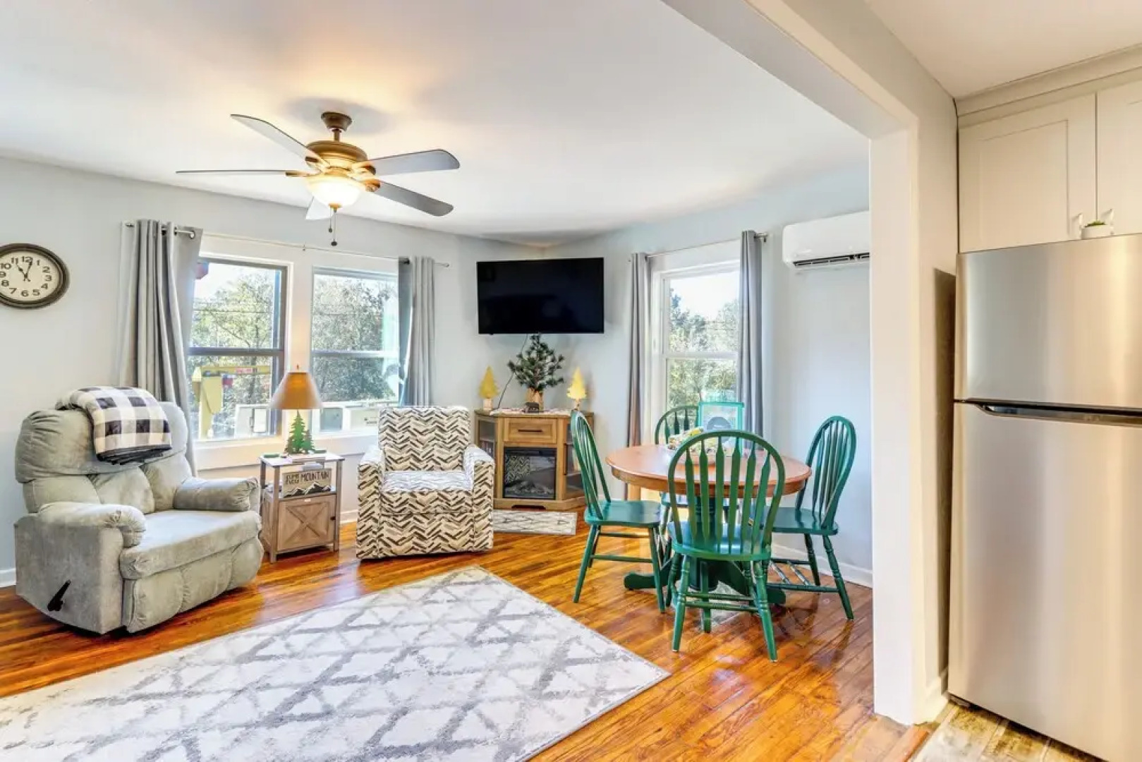 < 1 Mi to Dtwn: Pet-friendly Cabin in Murphy!