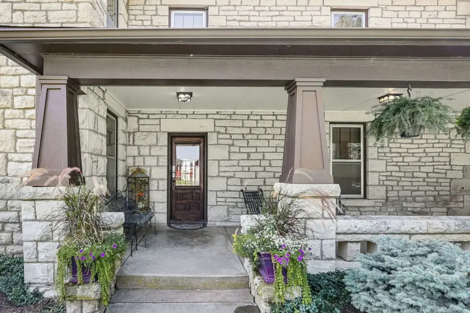 Pet-friendly Home: Grill & Fire Pit in Manhattan