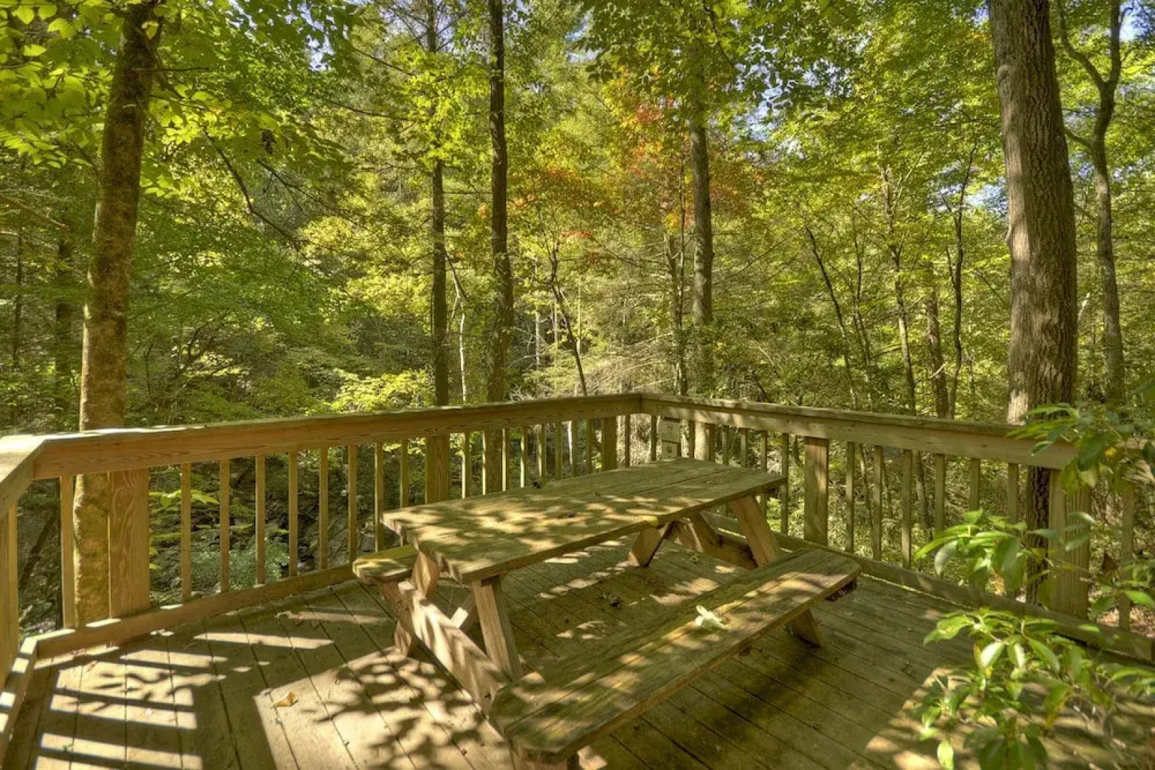 Thunder Falls- Cabin Perched Over 10ft Waterfalls!