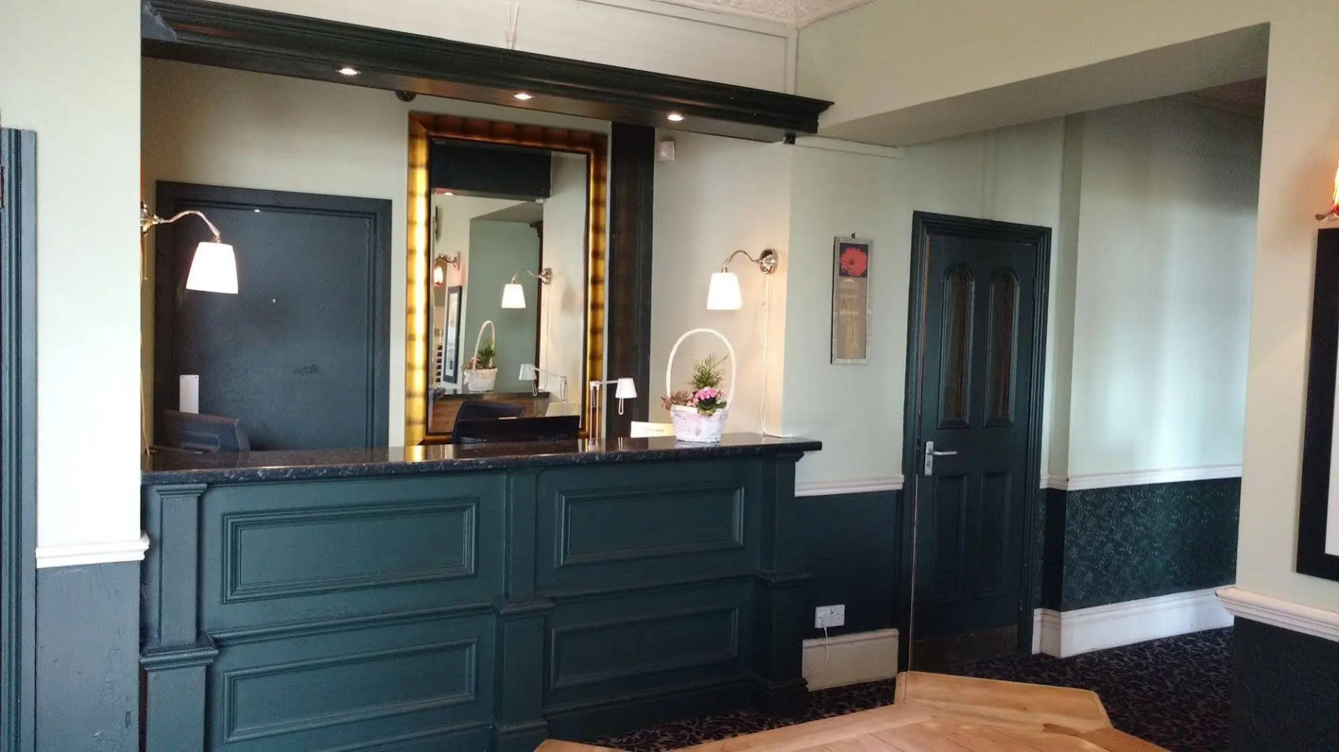 Royal Hotel, Bar & Grill