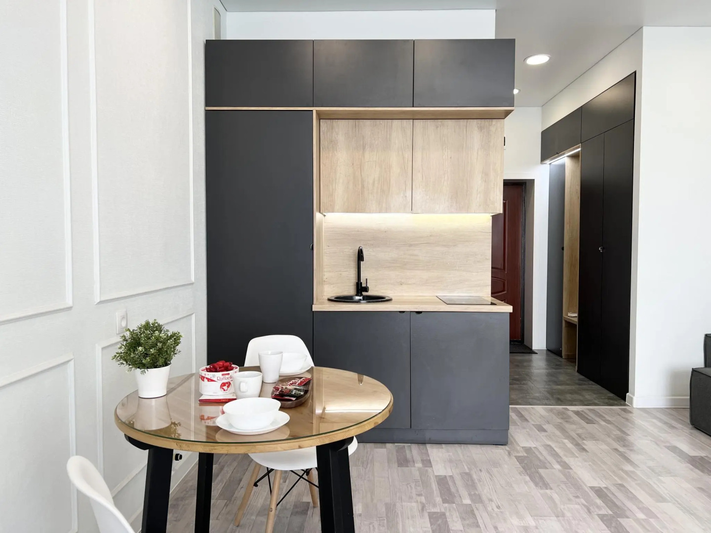 Live (Лайв) на улице Генерала Дюсенова 2/2