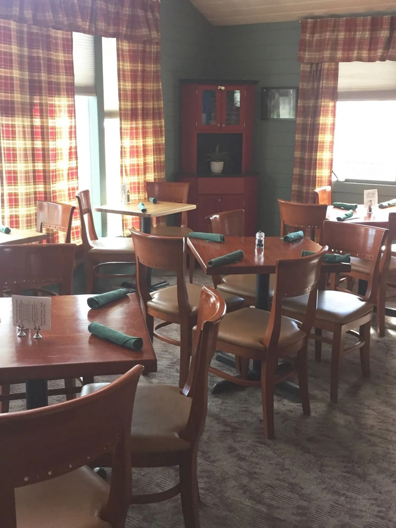 Hilltop Inn & Suites