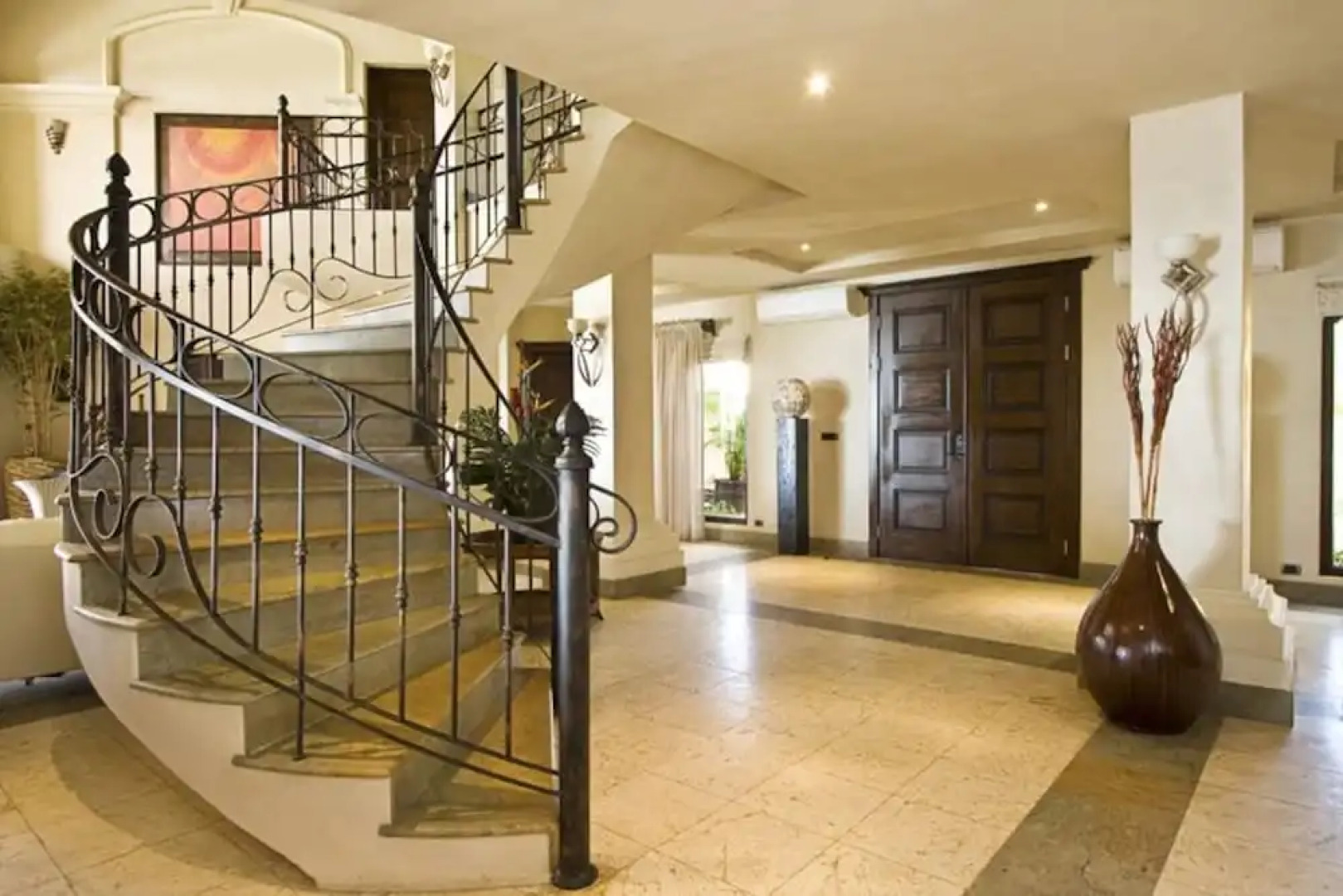 Luxurious Beachfront Mansion with a Stunning Infinity Pool in Playa Flamingo