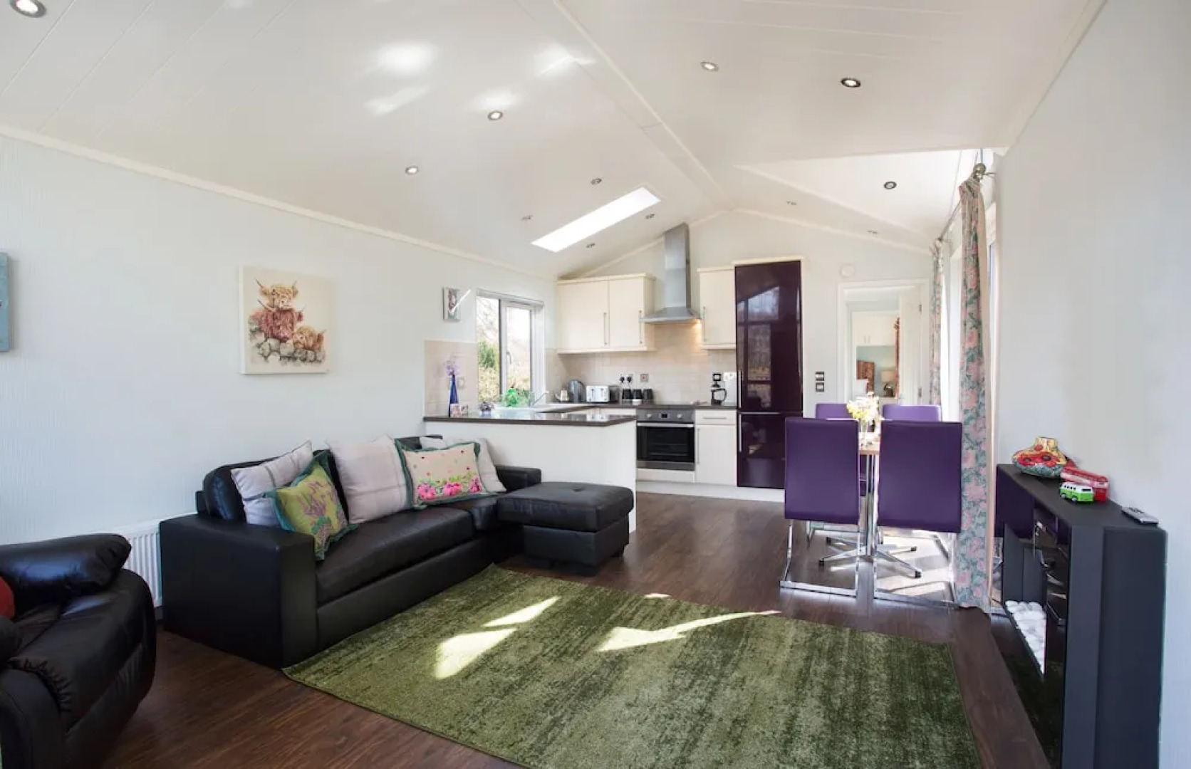 Beautiful 2-bed Chalet + Hot Tub Near Strathpeffer