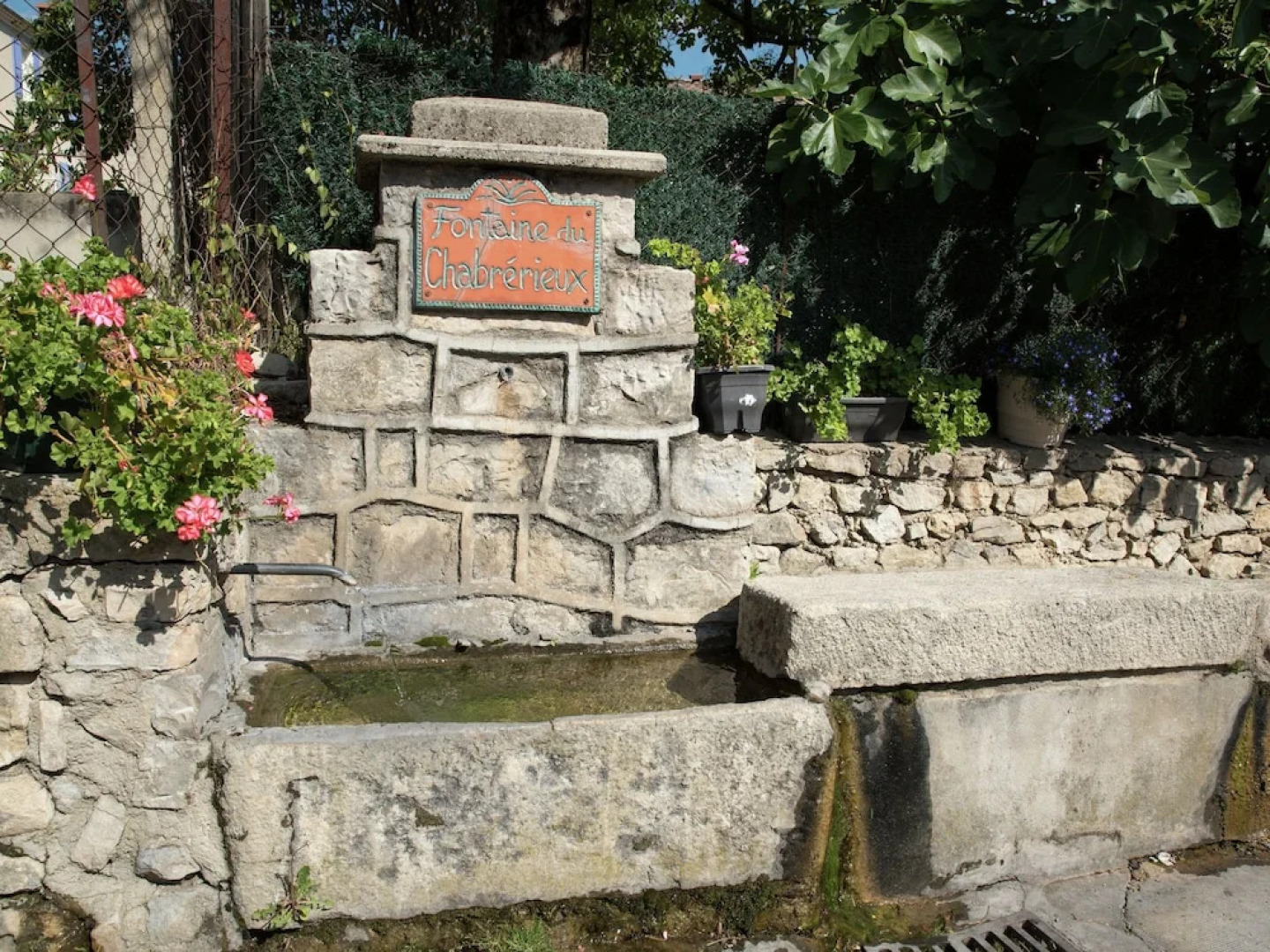 Two Studios With Pool, in Garden Park Nearby Spas and Views at the Mont Ventoux