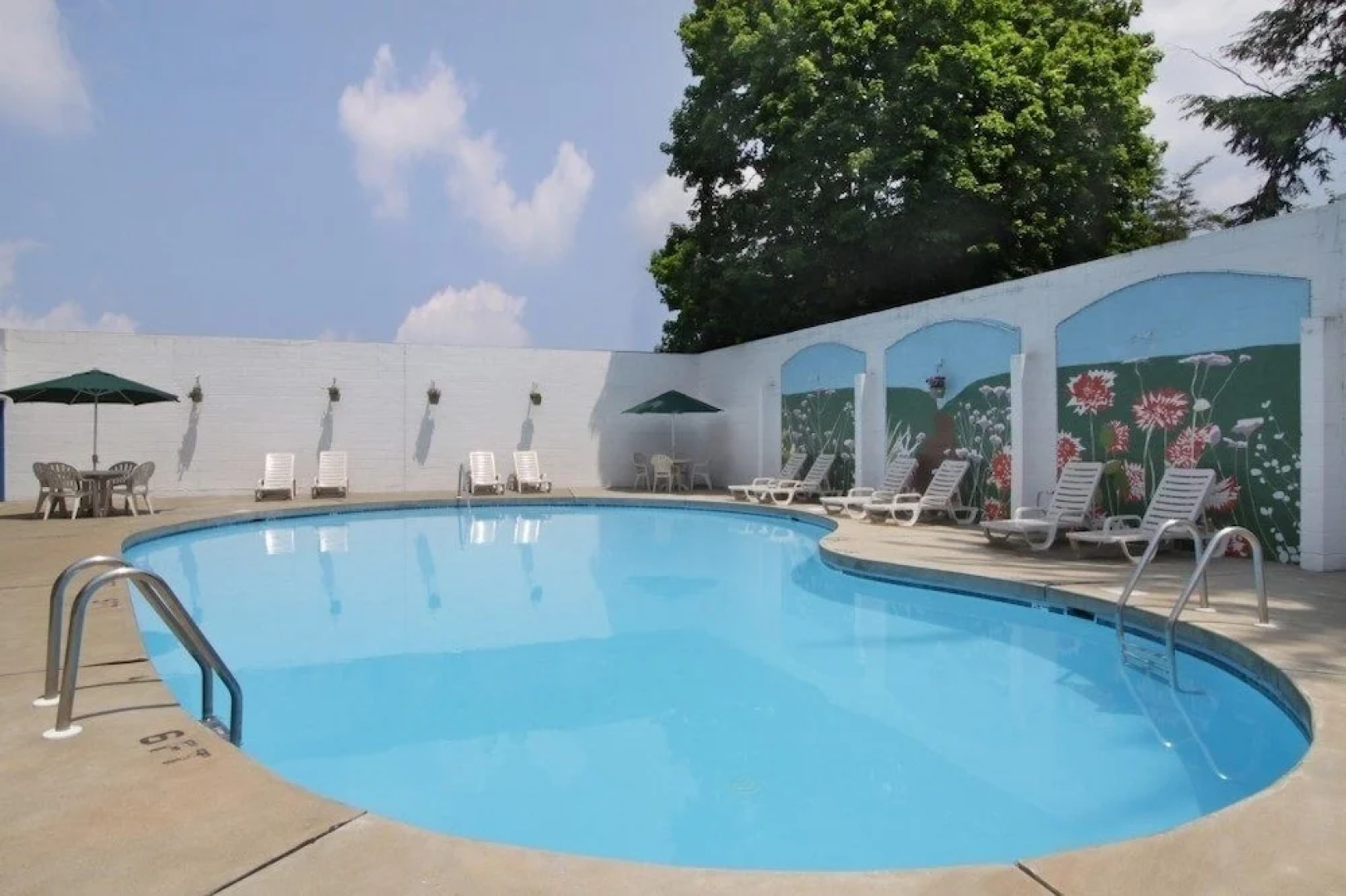 Ramada Ligonier