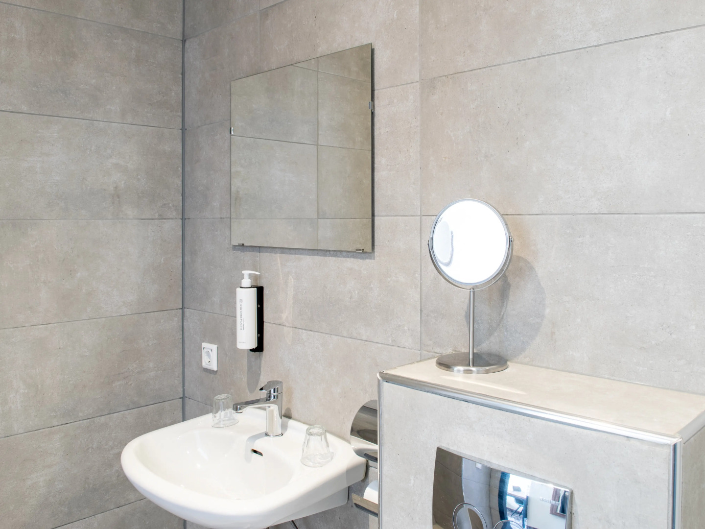 Amsterdam Lake Hotel