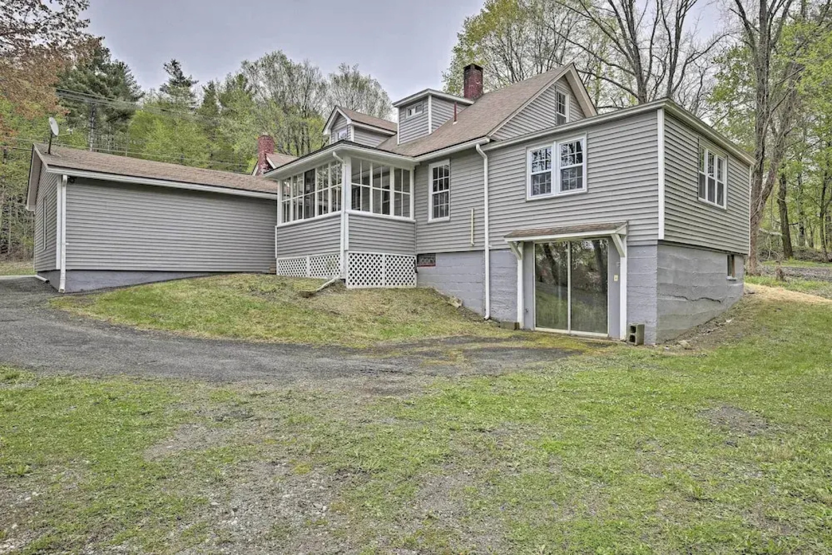 Beautiful Lenox Home, 3 Mi to Shakespeare & Co!