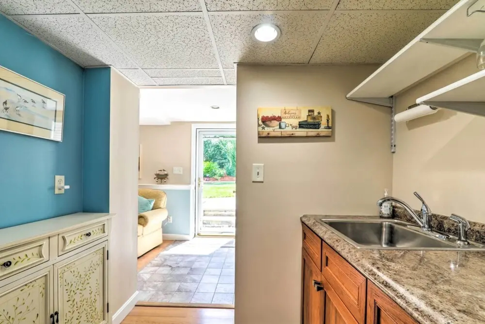 3 Mi to Bourne Scenic Park: Quaint Cape Cod Apt