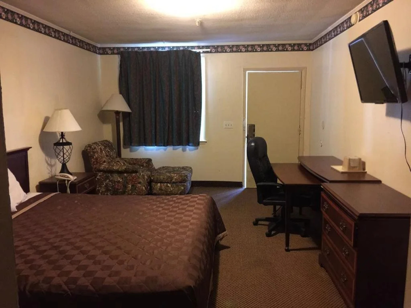 Deluxe Inn - Statesboro