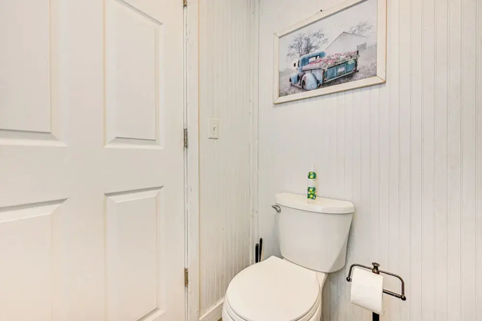 Inviting Beachfront Apartment in Hawk's Nest Beach