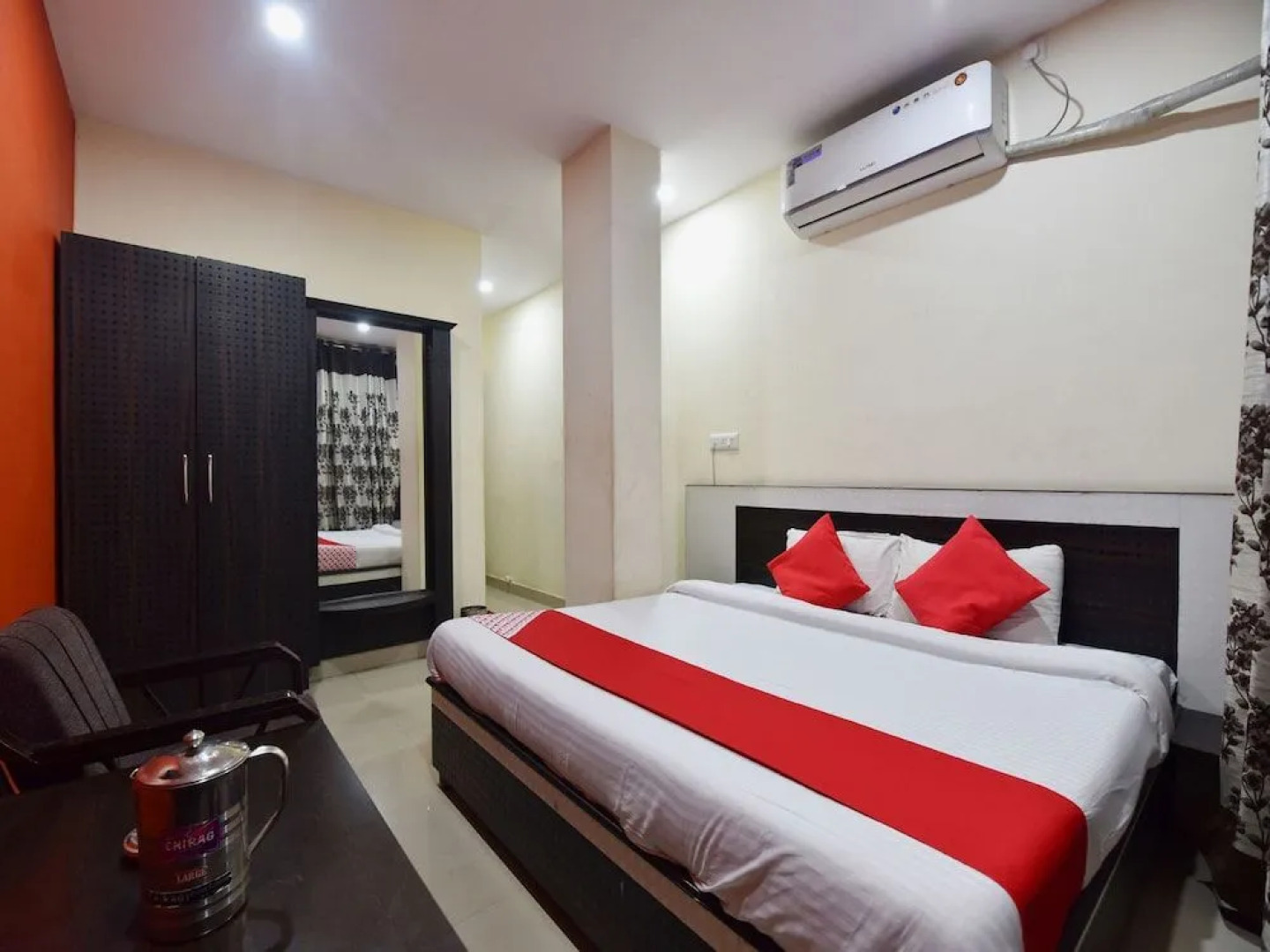 Oyo 28027 Hotel Dhruv