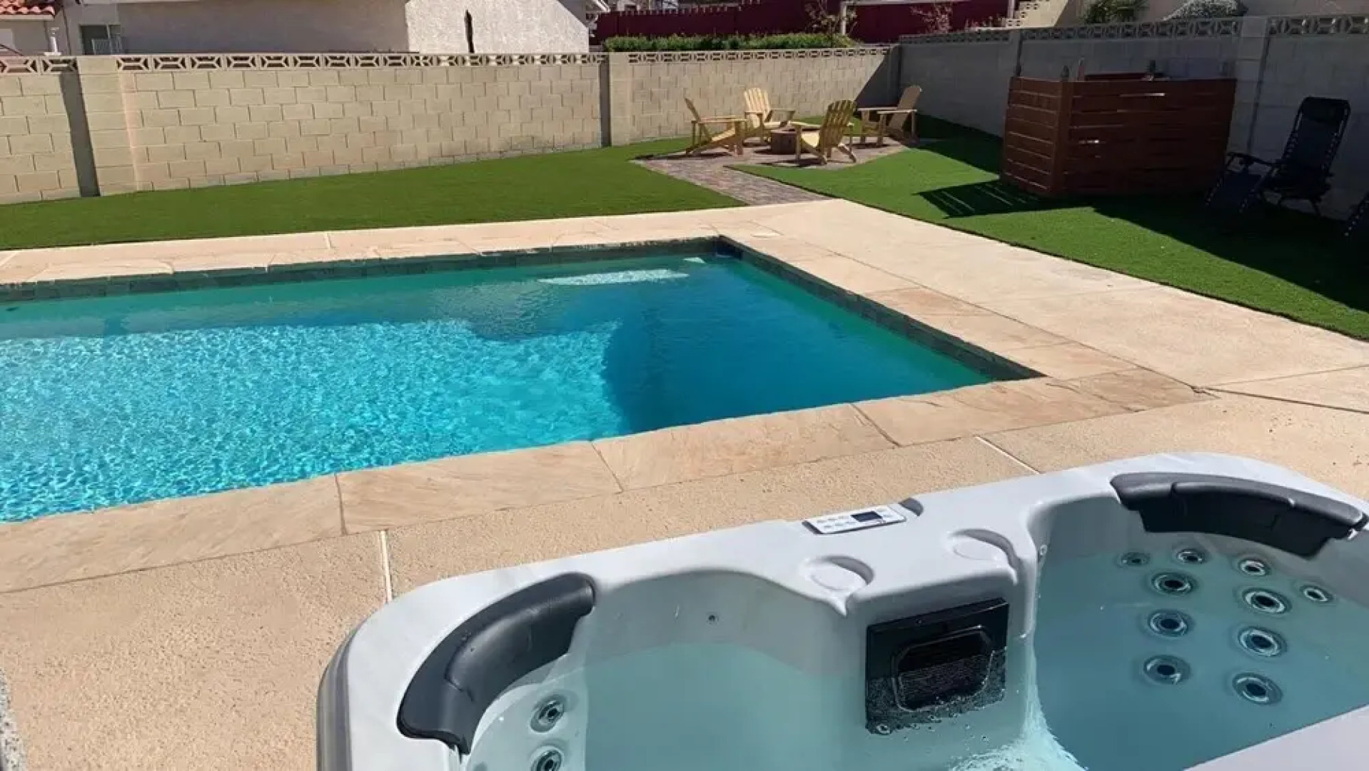 Saratoga A Bright Modern Pool Home in Vegas