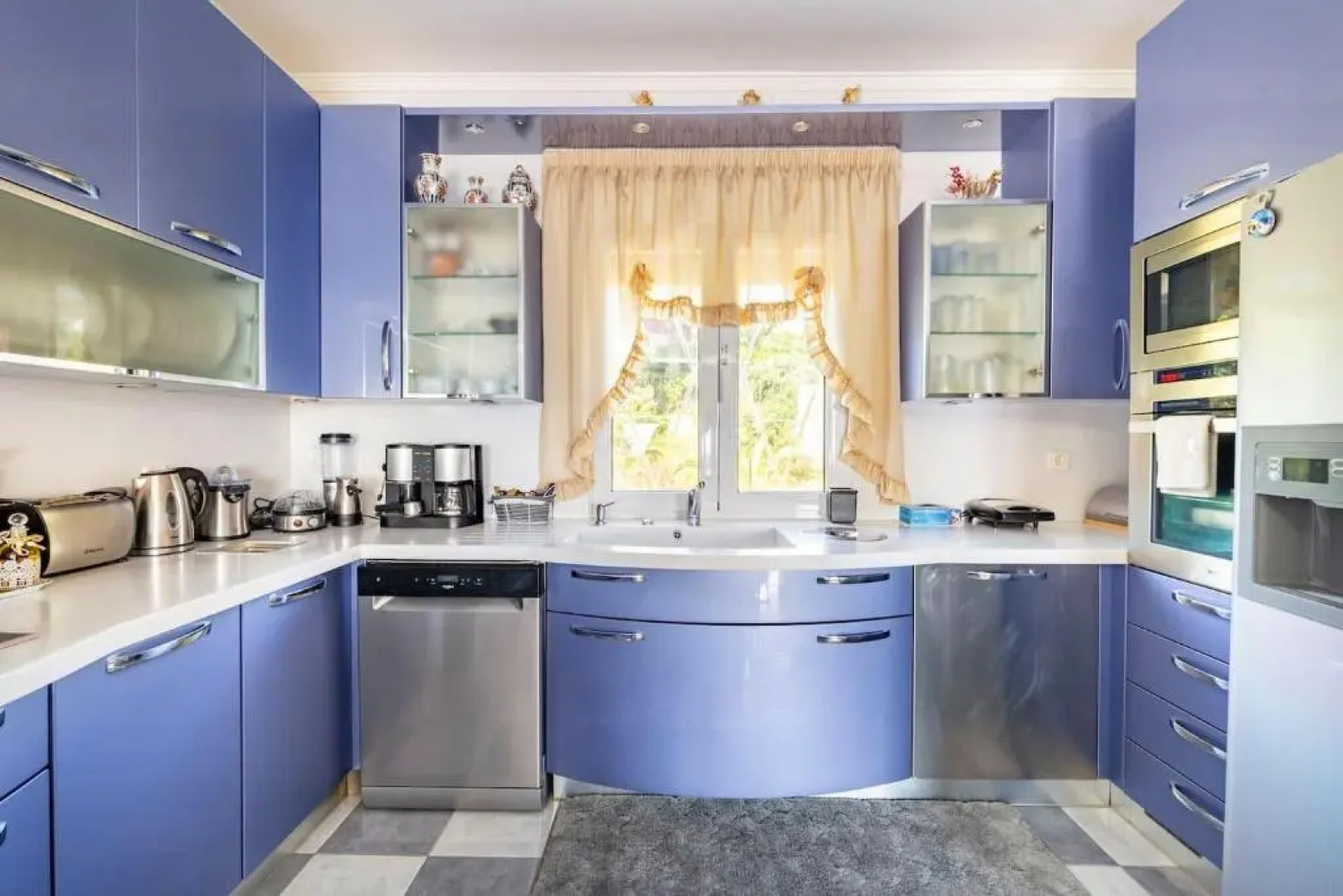 4 Bed Villa - Sleeps 10 - Pets - Pool - Hottub