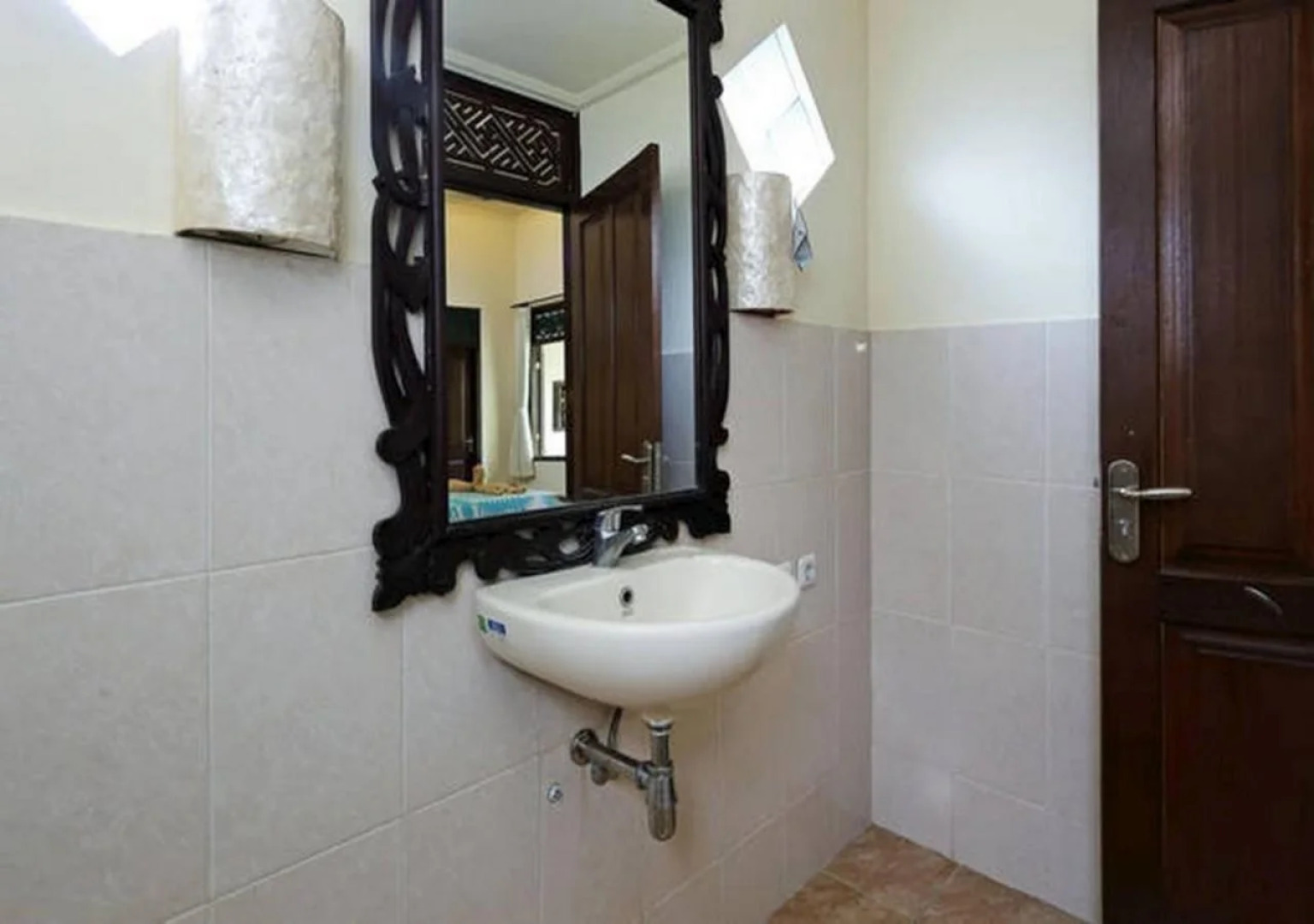 Loka Sari Guest House and Spa