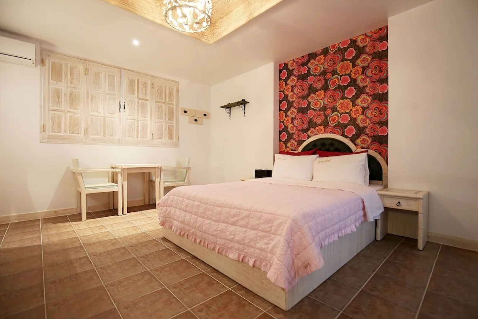 Feel Love Drive-in Motel