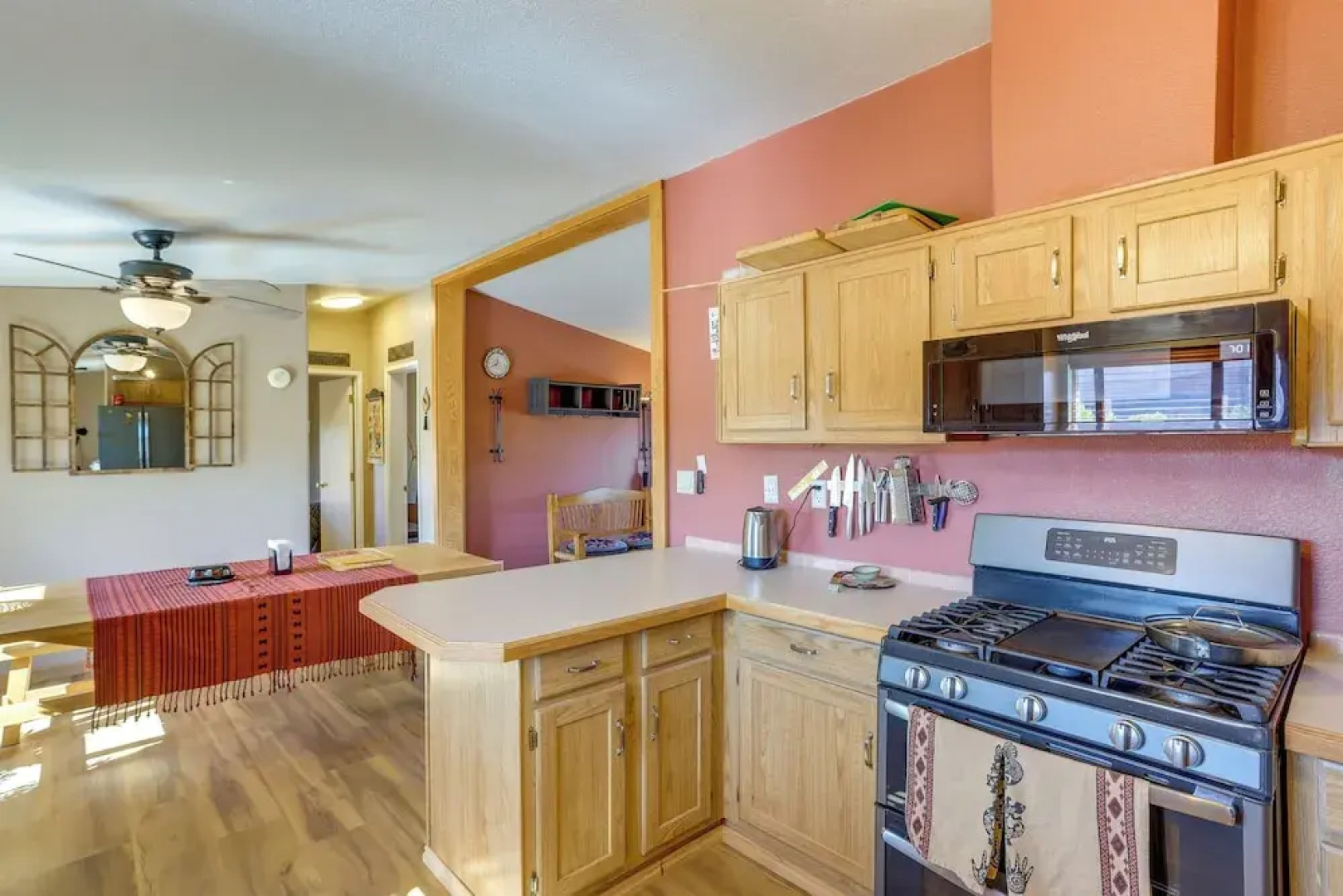 Stunning Views: Quiet Bluff Home Near Hiking!