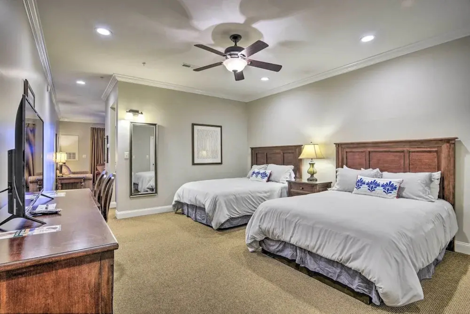 Resort-style Condo on Golf Course w/ Private Pool!