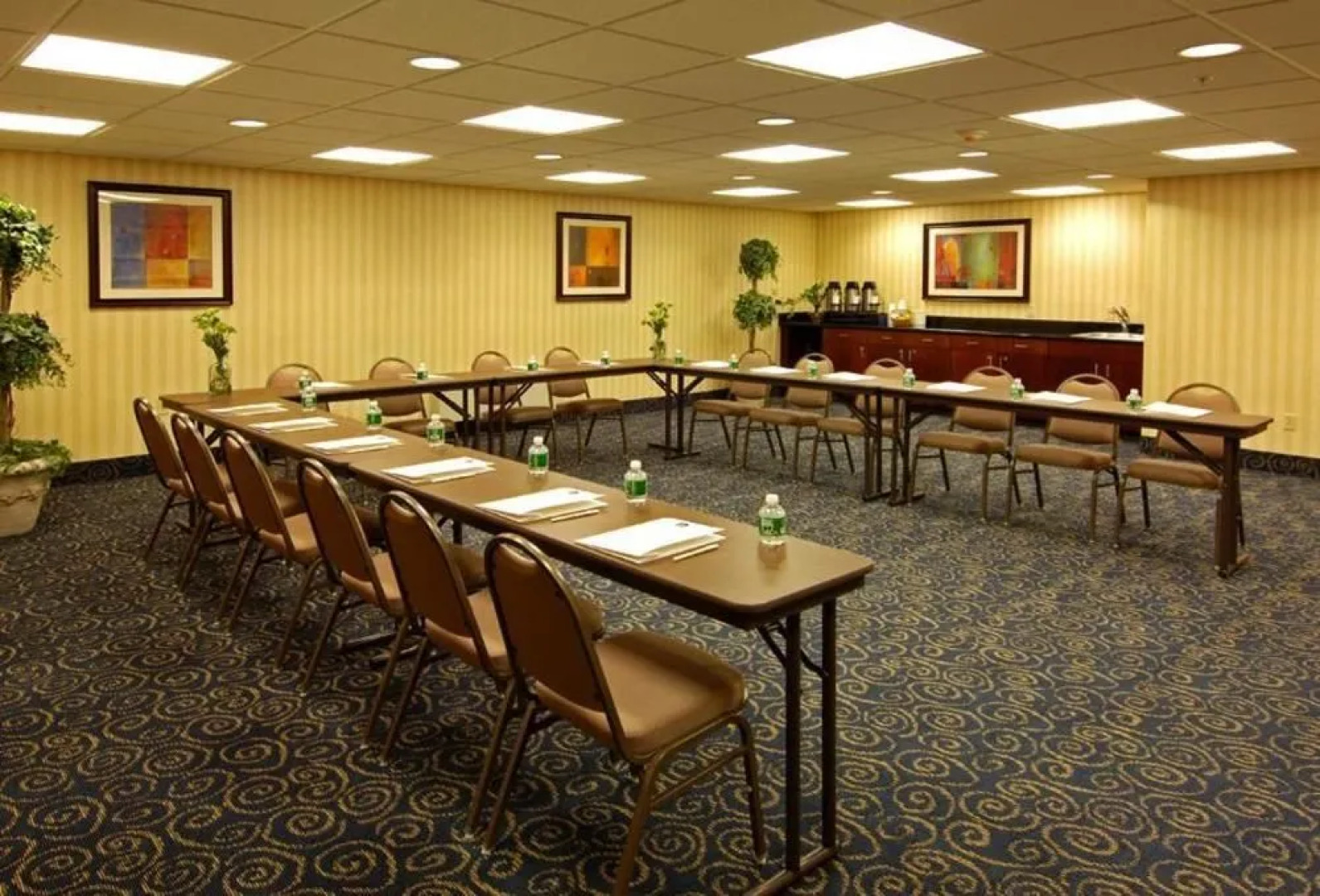Holiday Inn Express & Suites Williamstown - Glassboro