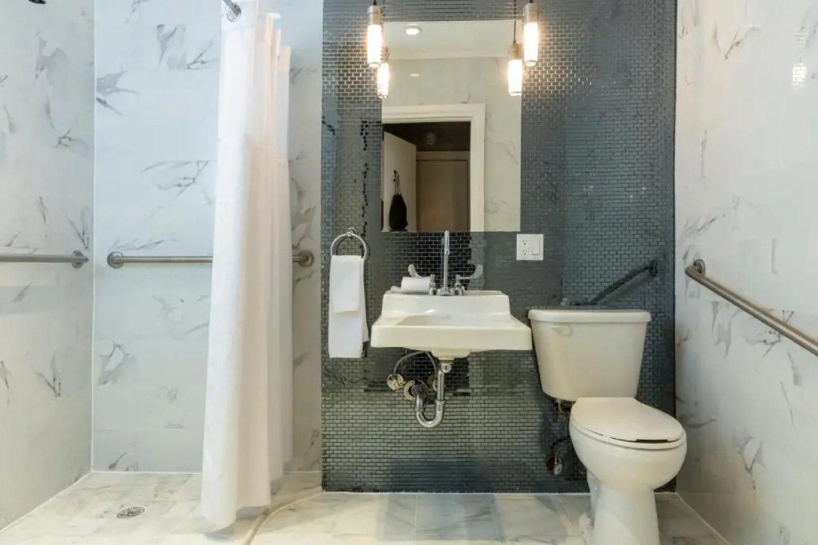 Отель Amsterdam Court