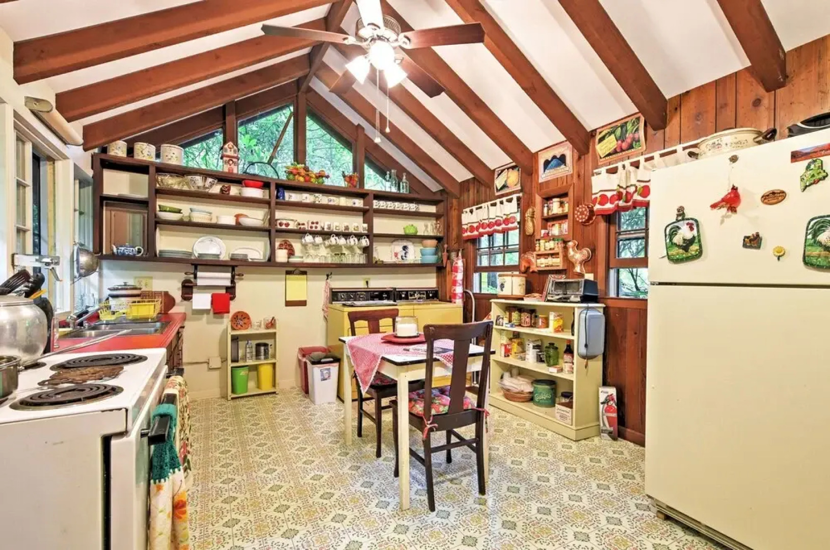 Serene Creekside Cottage Near Mount Pisgah!