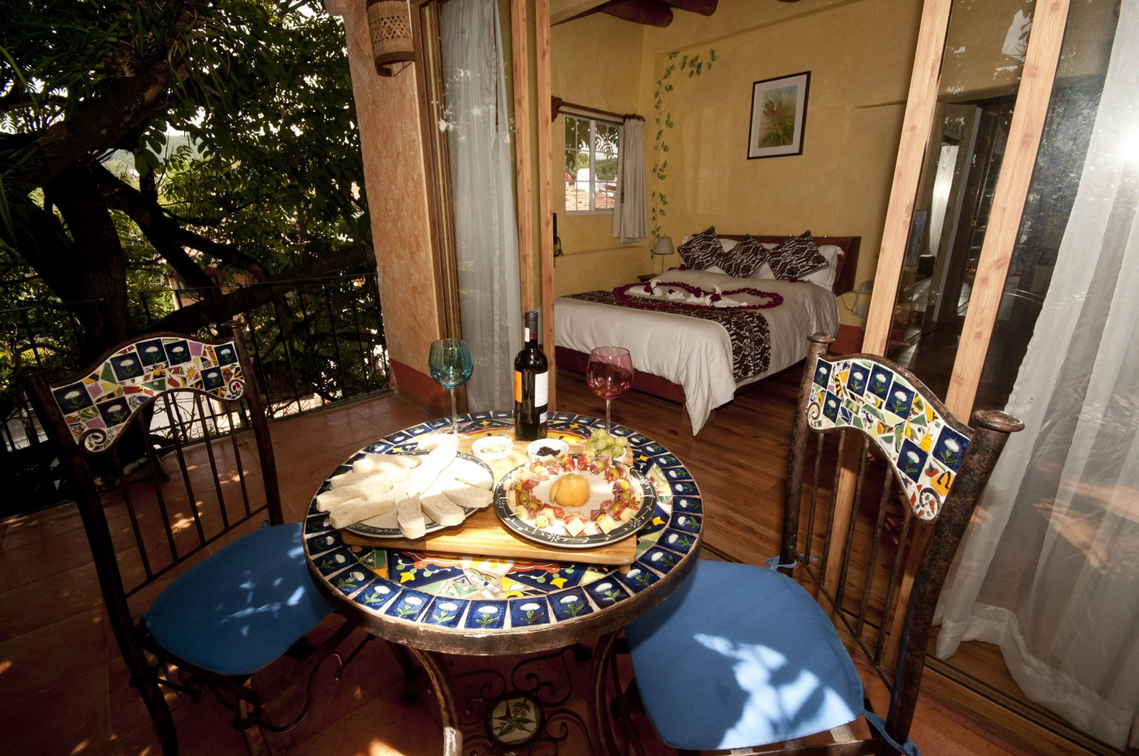 Mesón De Leyendas Breakfast & Downtown