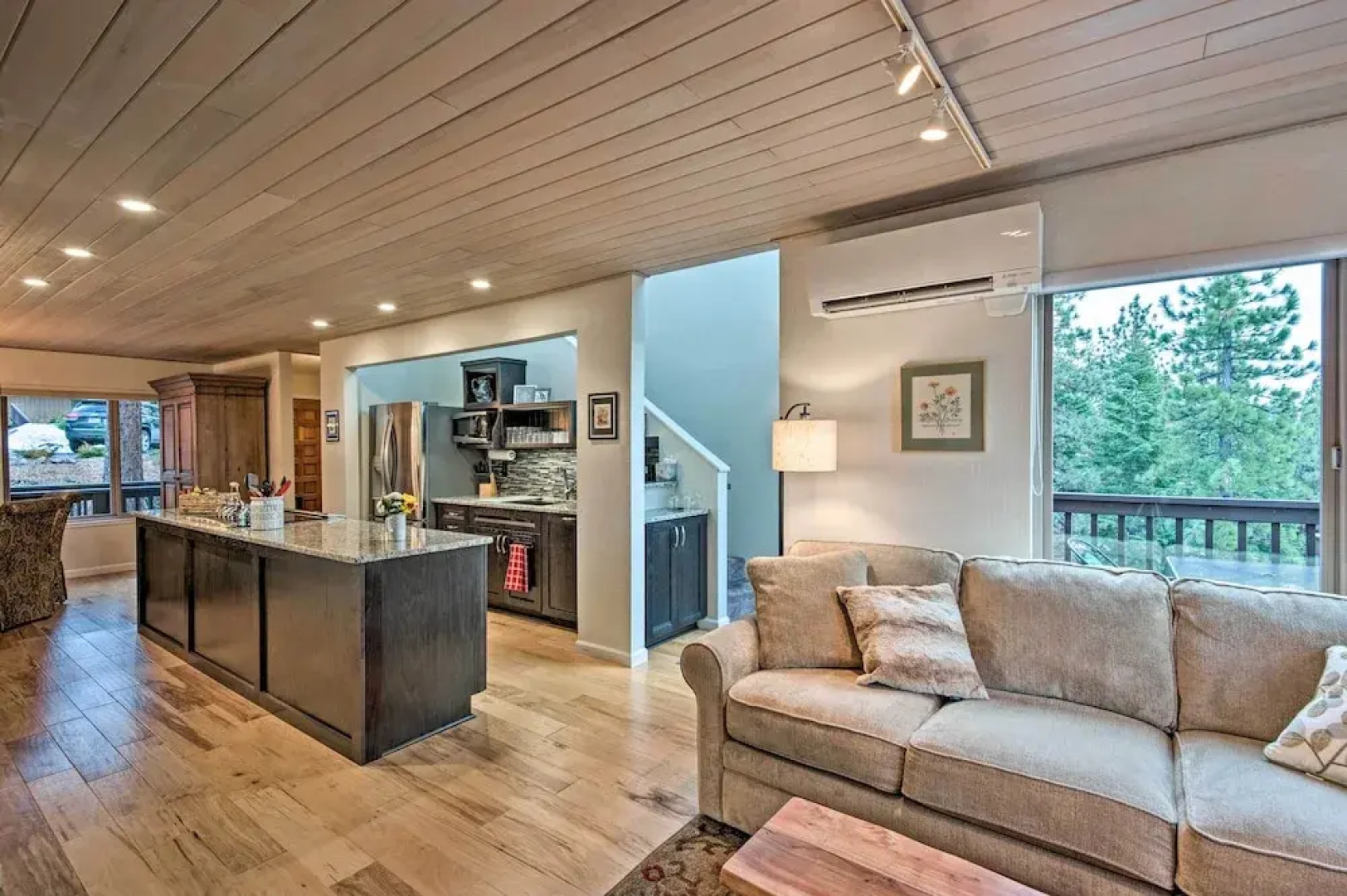 2 Mi to Heavenly Mountain: Tahoe Retreat w/ Views