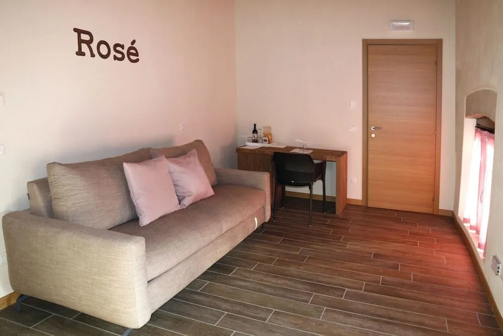 Smart Rooms & Restaurant