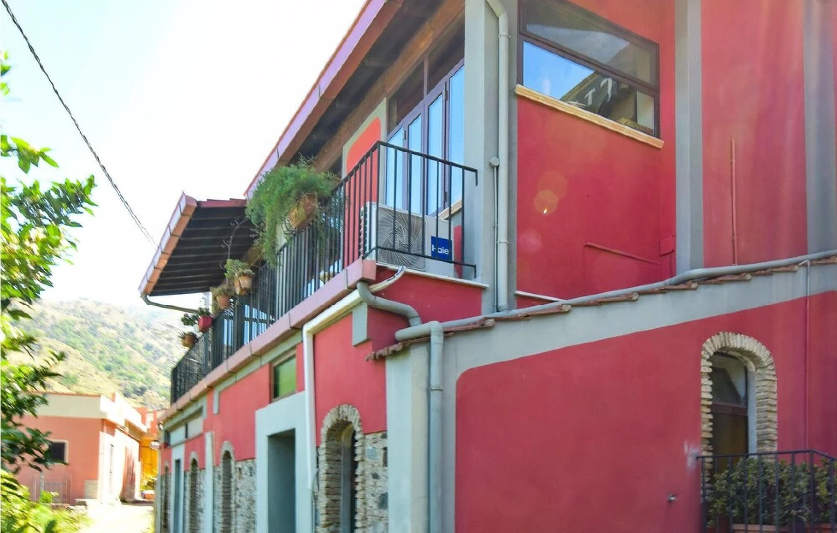 Stunning Home in Motta San Giovanni With Wifi and 4 Bedrooms