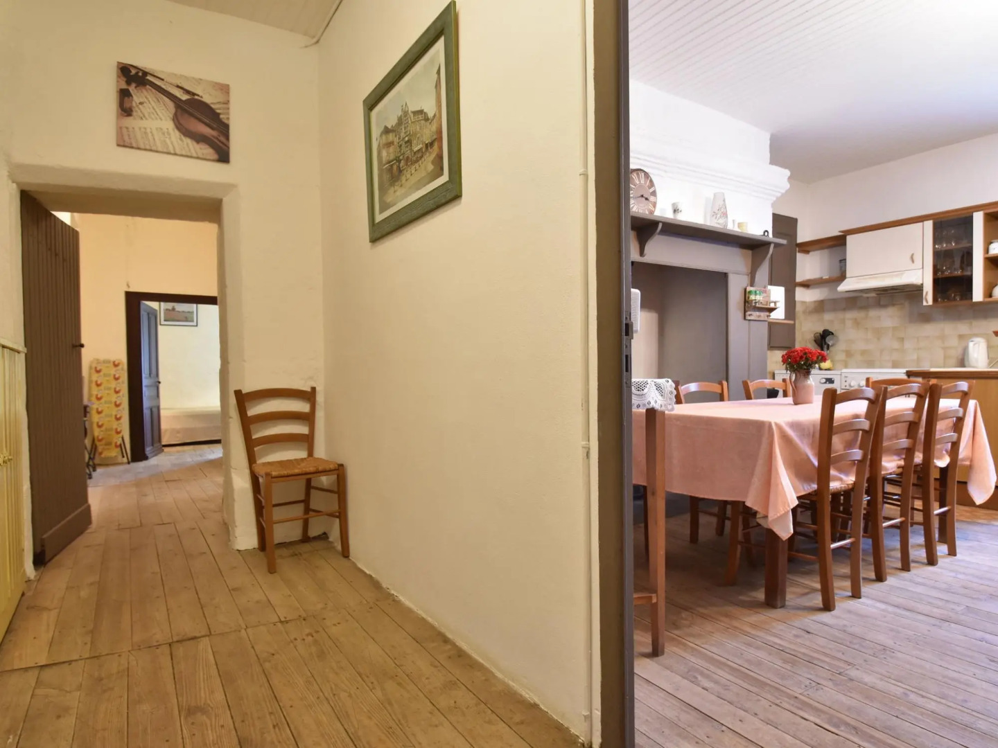 Vintage Holiday Home in Besse with Swimming Pool