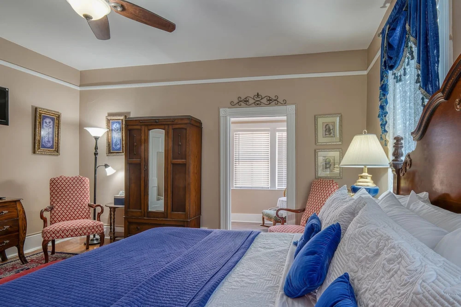 Victorian House Bed & Breakfast