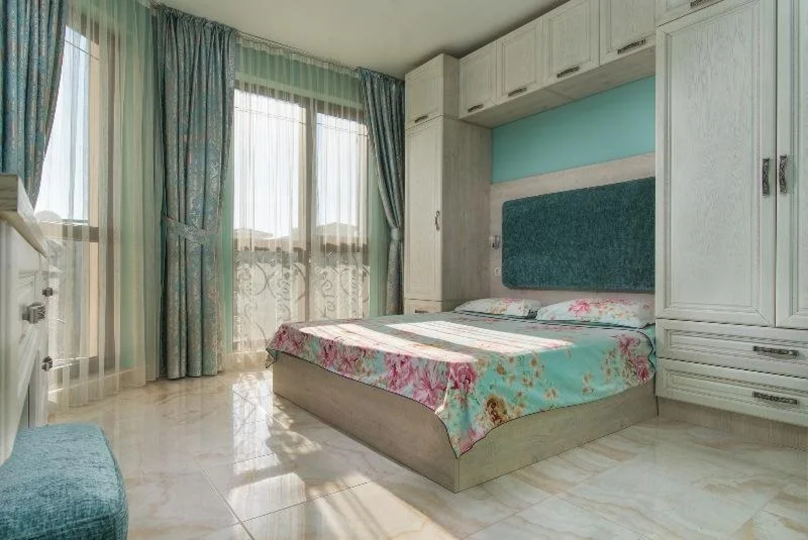 Esteban Apartcomplex