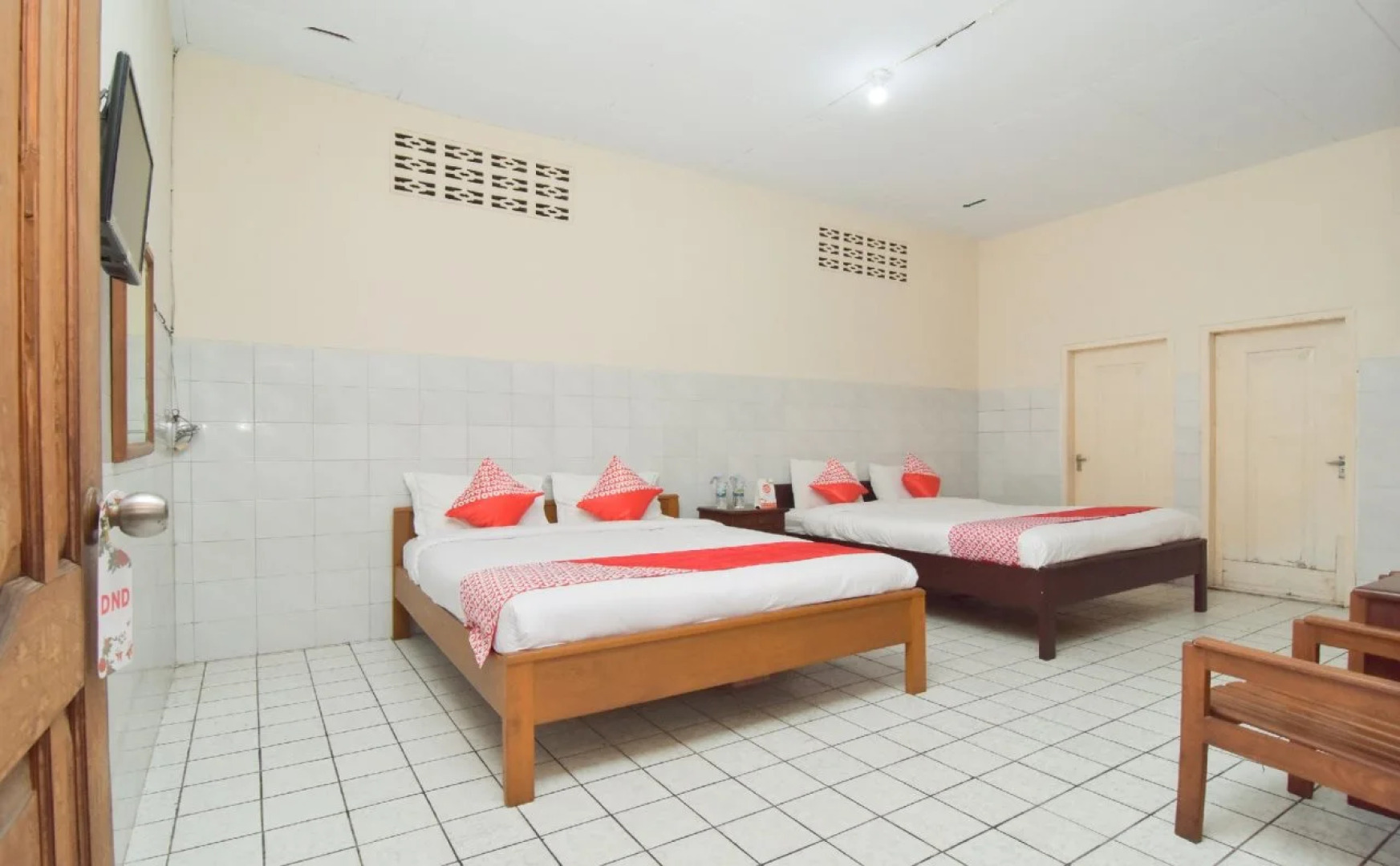 Hotel & Restaurant Basra