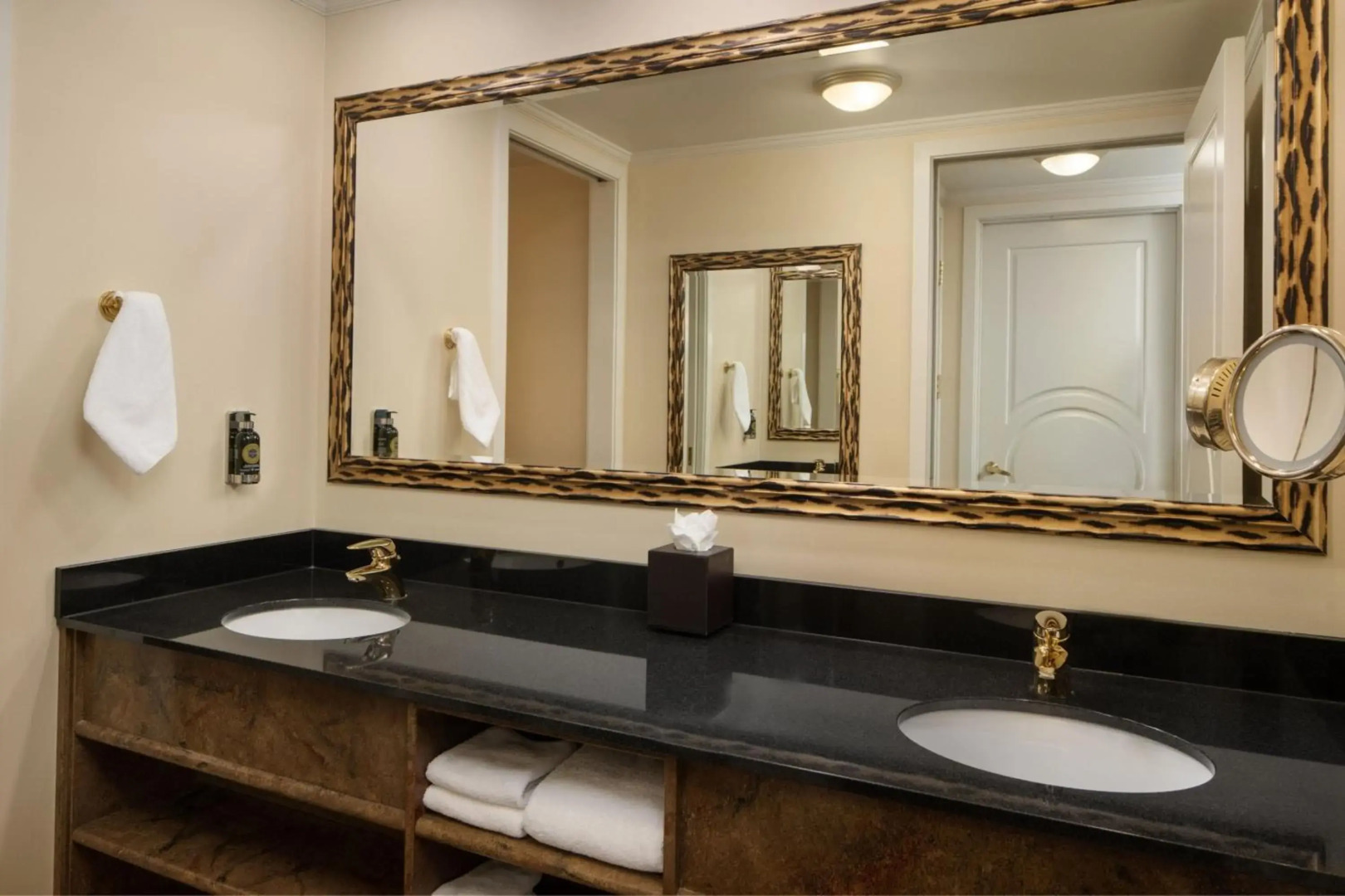 The Davenport Tower, Autograph Collection