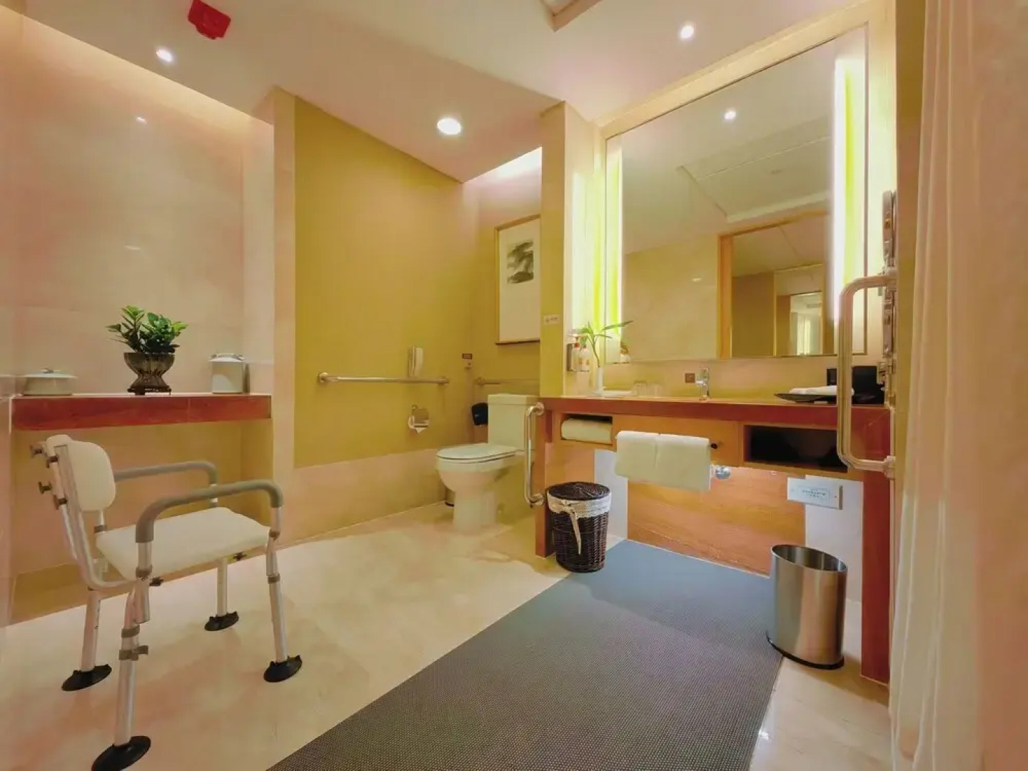 Crowne Plaza Yichang by IHG