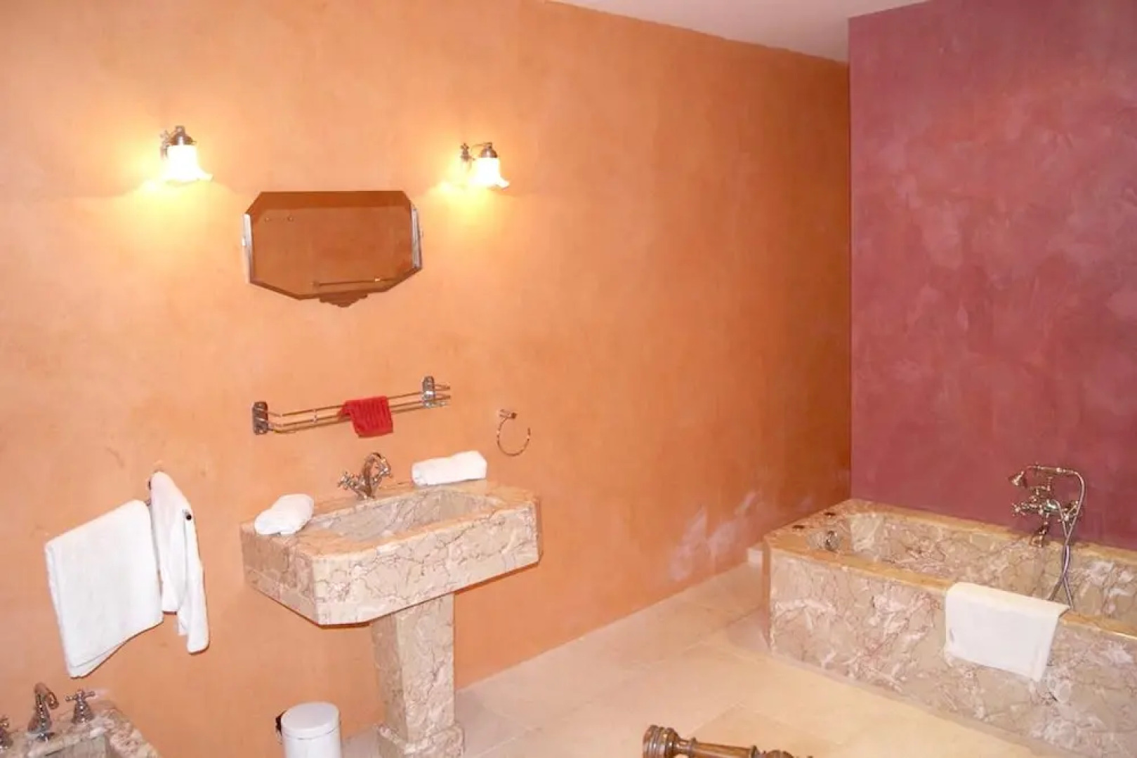 Villa With 5 Bedrooms in Oppède, With Wonderful Mountain View, Private