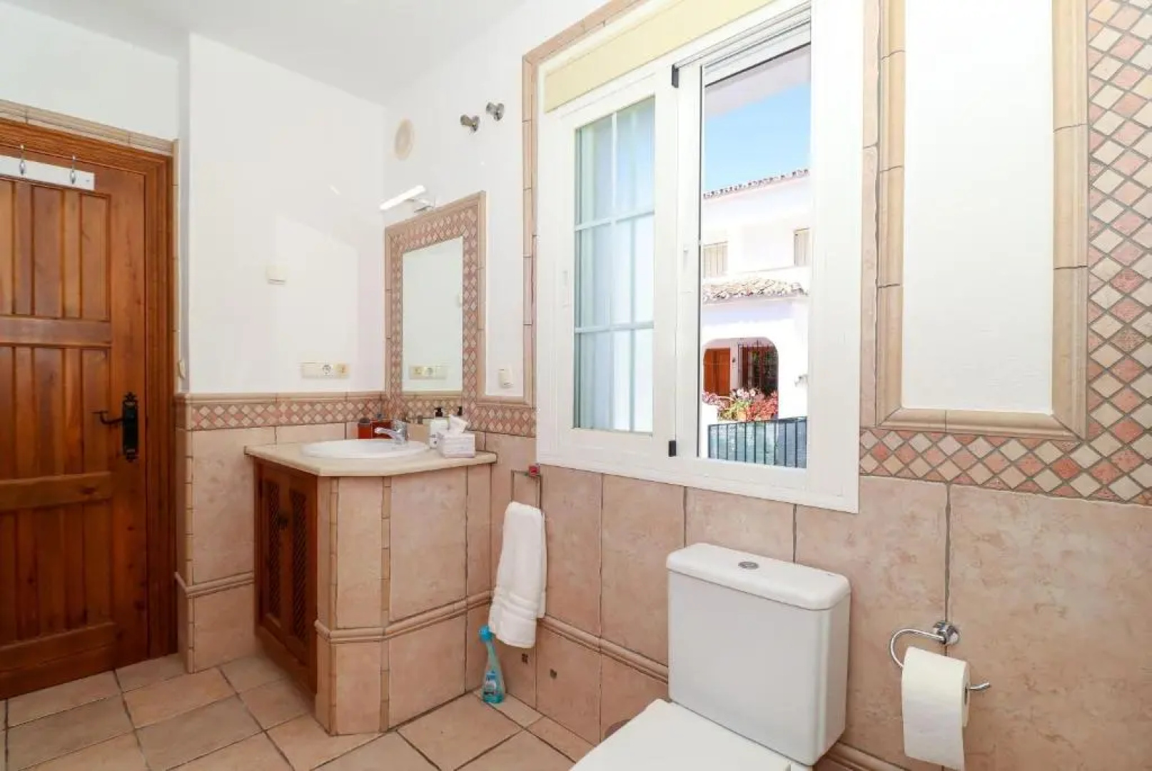 4 BR house in Benahavis Centre, Costa del Sol
