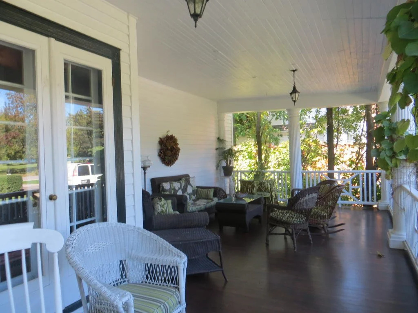 Lakewinds Country Manor