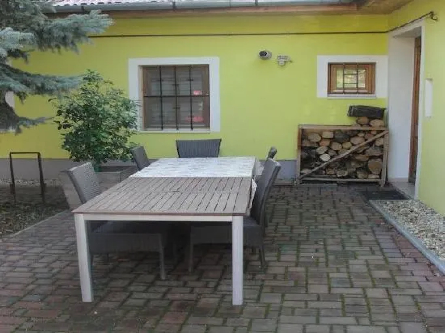 Zanati Apartmannház