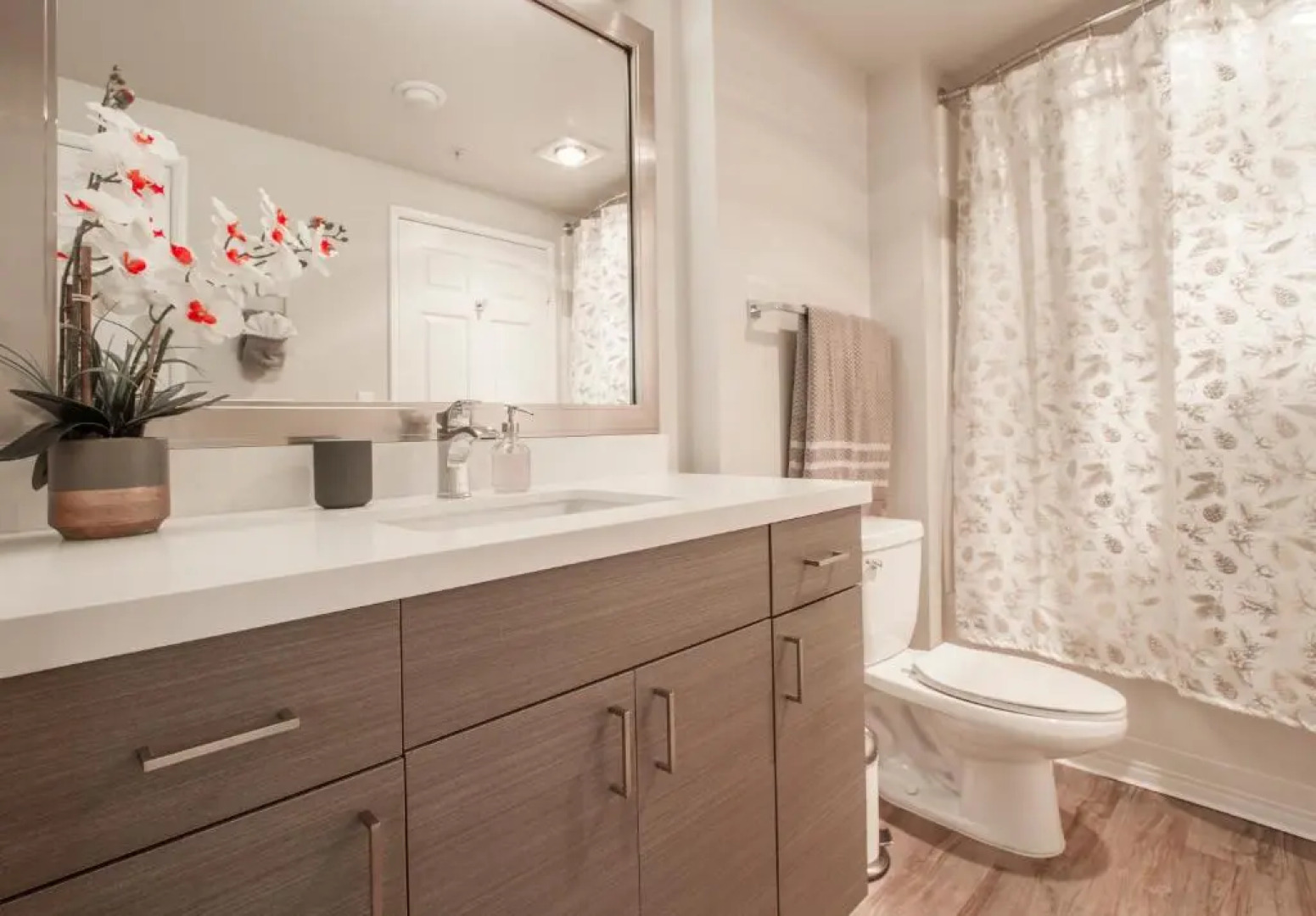 Marina Del Rey's Grand 2/2 Suite Pool View