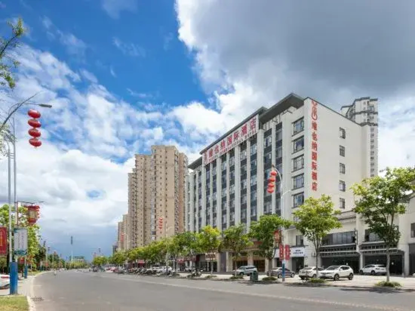 Vienna International Hotel (Shicheng Qinjiang Park)