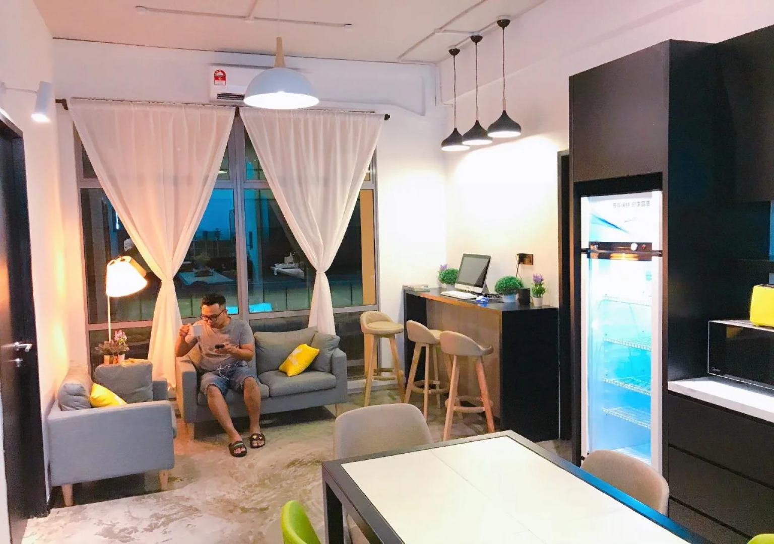 Dimple.Life - Hostel