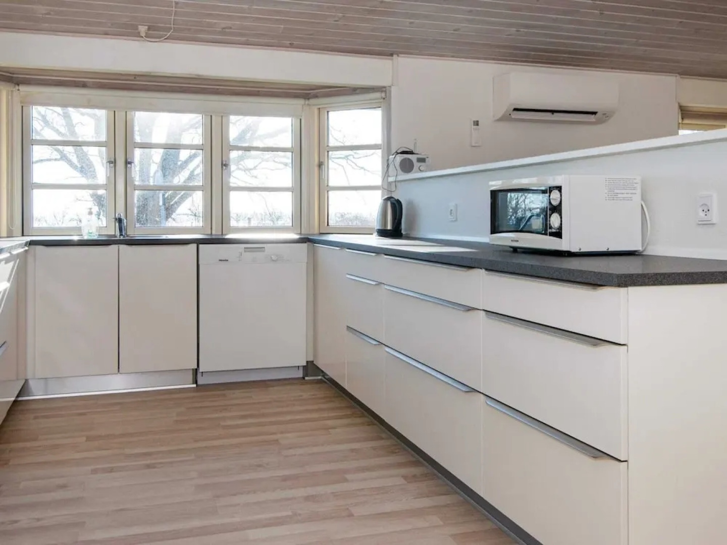 Modern Retreat by Water - By Traum Ferienwohnungen