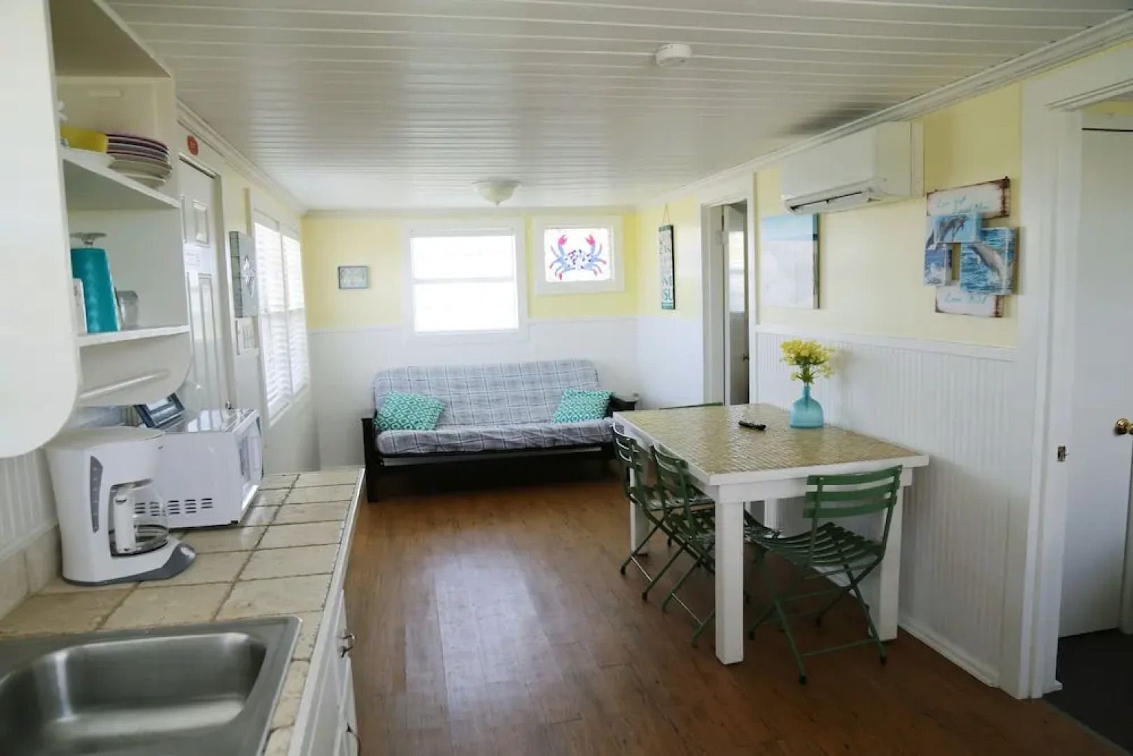 Blue Dolphin Inn and Cottages