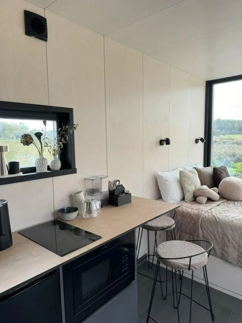 Домик у озера